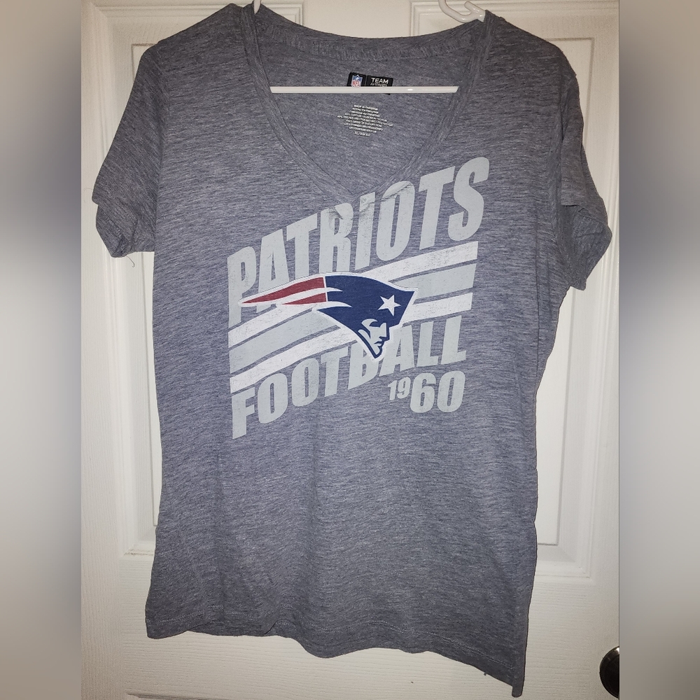 NFL Team Apparel Women's Patriots t-shirt size XL
